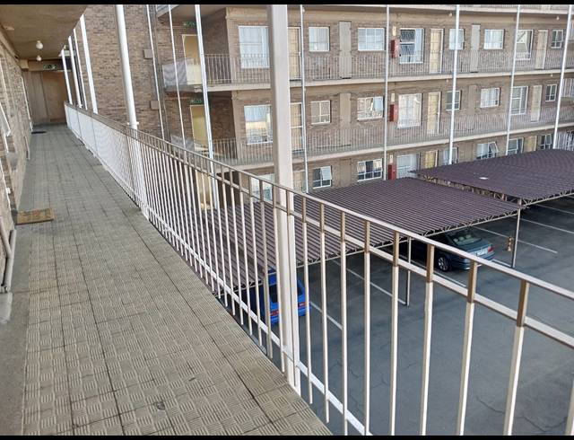 2 BEDROOM SECTIONAL TITLE FOR SALE IN PARKDENE